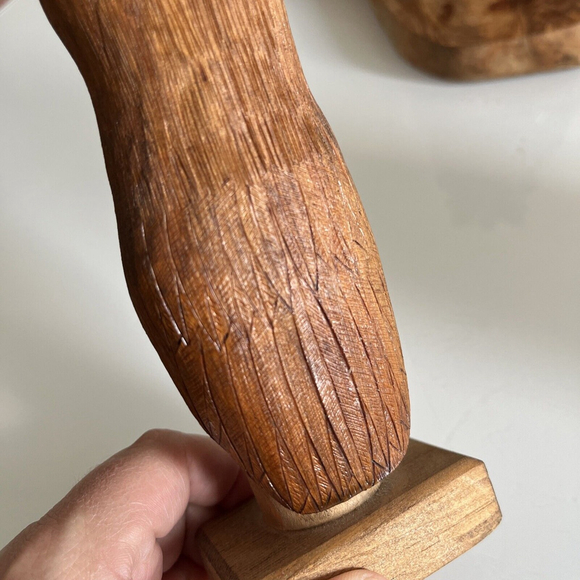 Beautiful Owl Wood Carved Sculpture Glass Eyes Tree Stump Metal Feet Signed - Picture 5 of 7